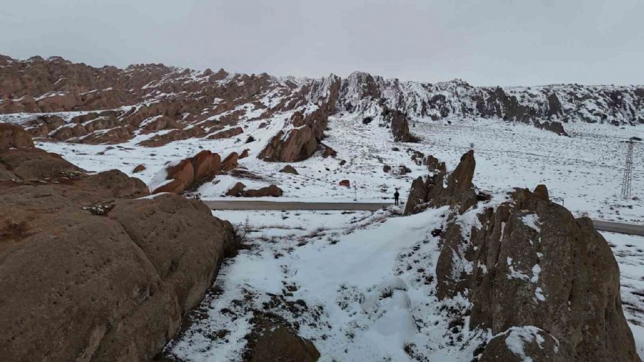 ‘Dünyadaki Mars’a’ kar yağdı, kartpostallık görüntüler oluştu