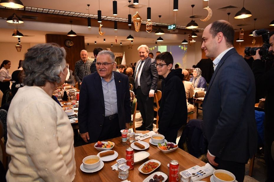 Başkan Büyükkılıç; Ramazan heyecanını vatandaşlarla yaşıyor