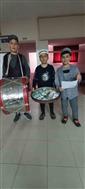 Öğrenciler davul çalıp bahşiş topladı