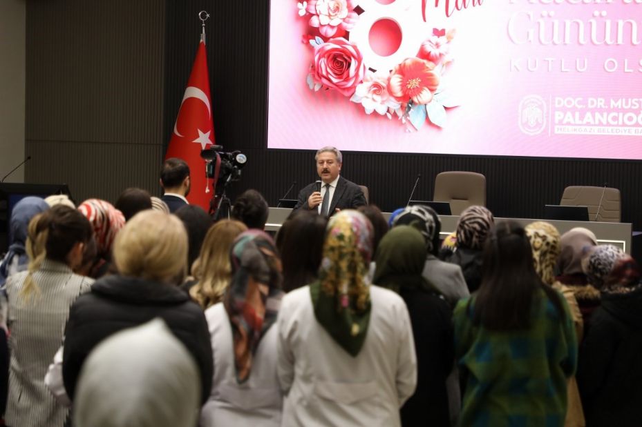 Başkan Palancıoğlu, kadın personelin 8 Mart Dünya Kadınlar Günü’nü kutladı