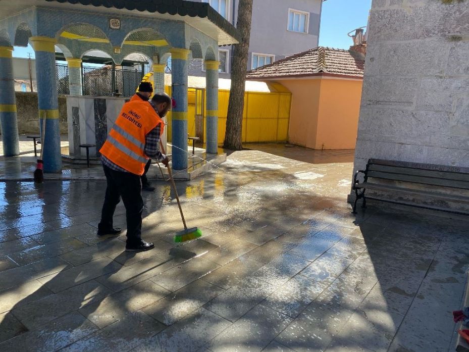 İnönü’deki camilerde Ramazan temizliği