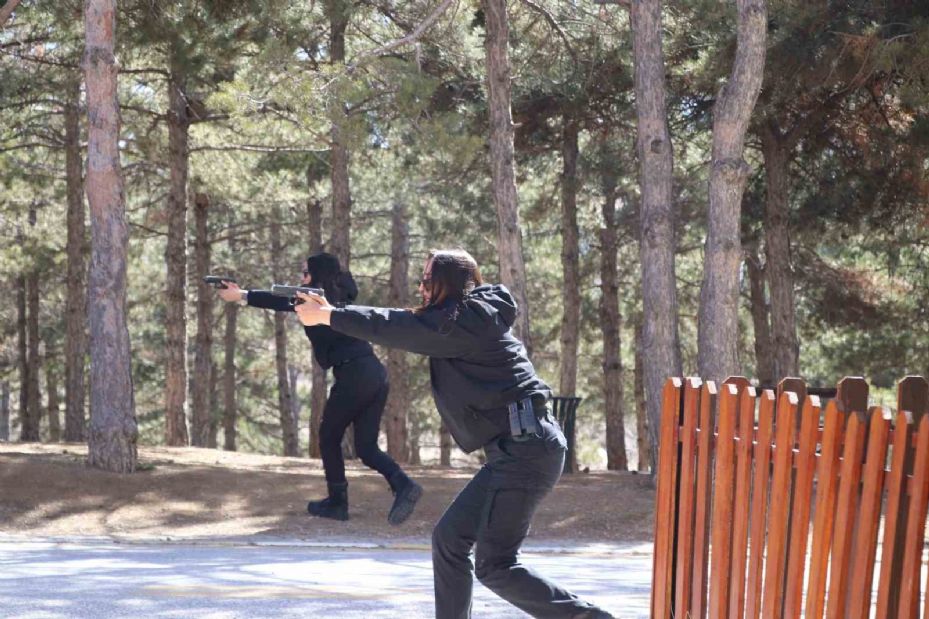 Önemli kişilerin ve yerlerin güvenliği, Koruma Daire Başkanlığının kadın polislerine emanet