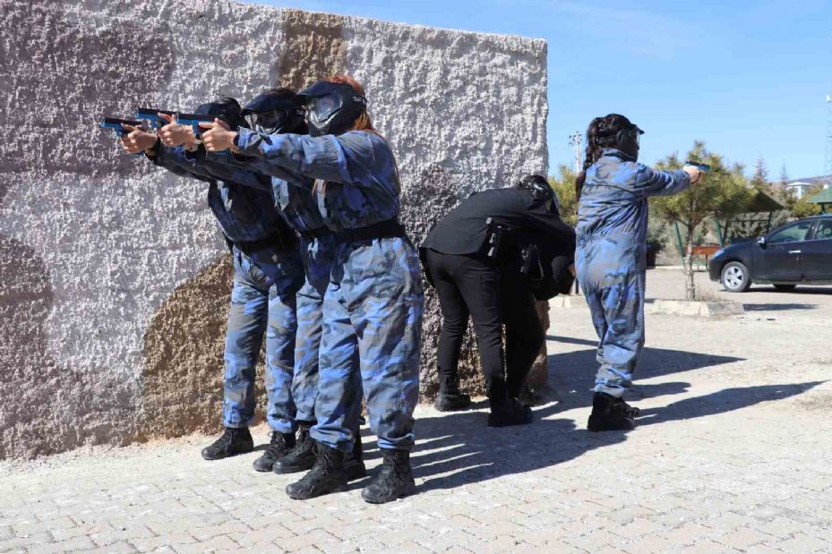 Önemli kişilerin ve yerlerin güvenliği, Koruma Daire Başkanlığının kadın polislerine emanet