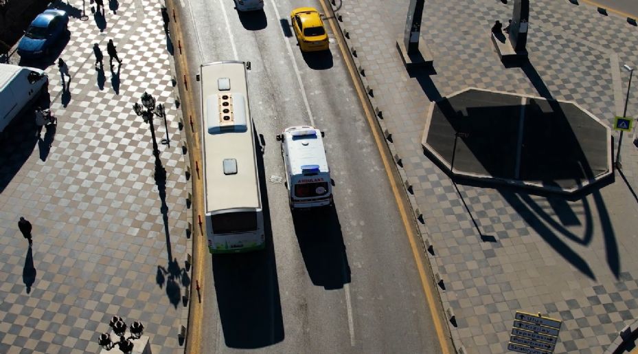 Saniyelerin bile hayat kurtardığı anlarda trafikteki bütün zorluklara meydan okuyor