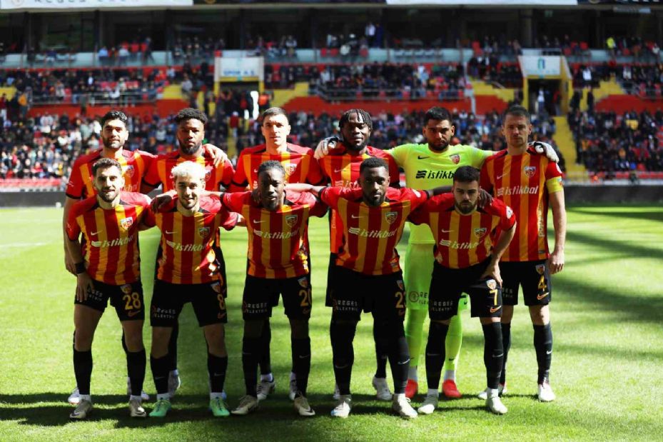 Trendyol Süper Lig: Kayserispor: 1 - Başakşehir: 0 (İlk yarı)