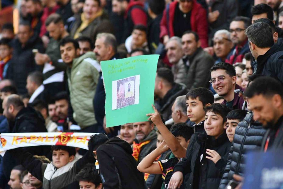 Trendyol Süper Lig: Kayserispor: 1 - Başakşehir: 0 (İlk yarı)