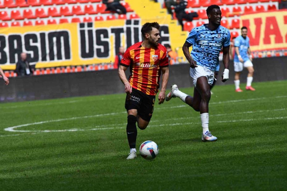 Trendyol Süper Lig: Kayserispor: 1 - Başakşehir: 0 (İlk yarı)