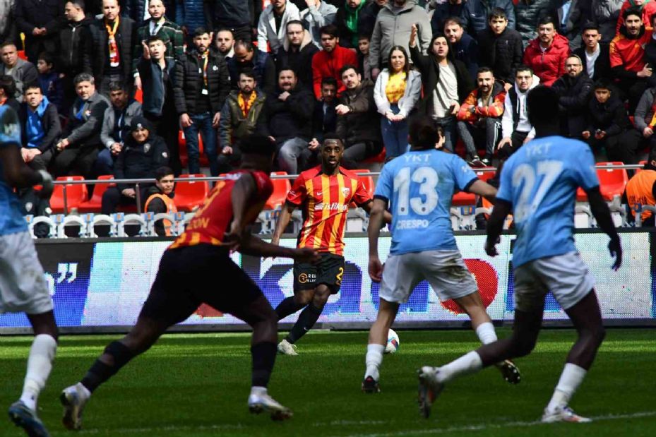 Trendyol Süper Lig: Kayserispor: 1 - Başakşehir: 0 (İlk yarı)