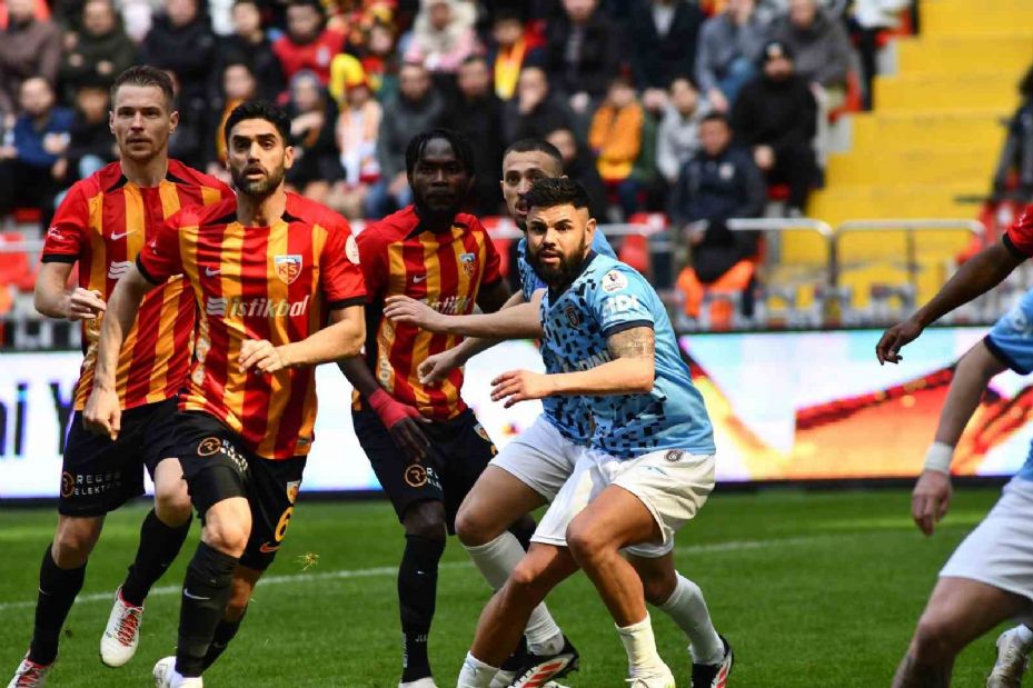 Trendyol Süper Lig: Kayserispor: 1 - Başakşehir: 0 (İlk yarı)