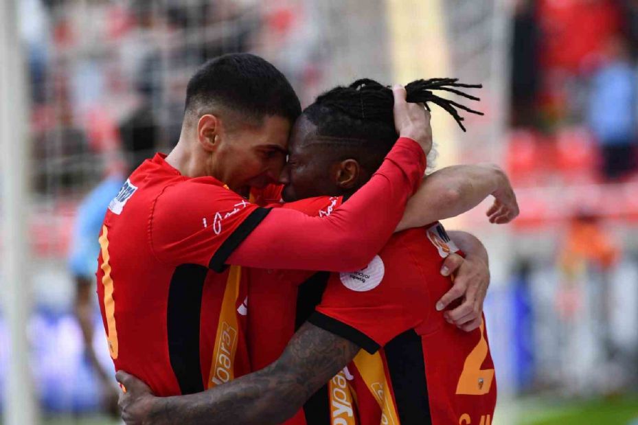 Trendyol Süper Lig: Kayserispor: 1 - Başakşehir: 0 (İlk yarı)