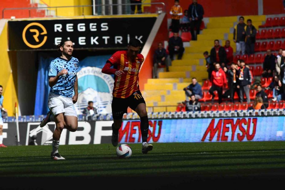 Trendyol Süper Lig: Kayserispor: 1 - Başakşehir: 0 (İlk yarı)