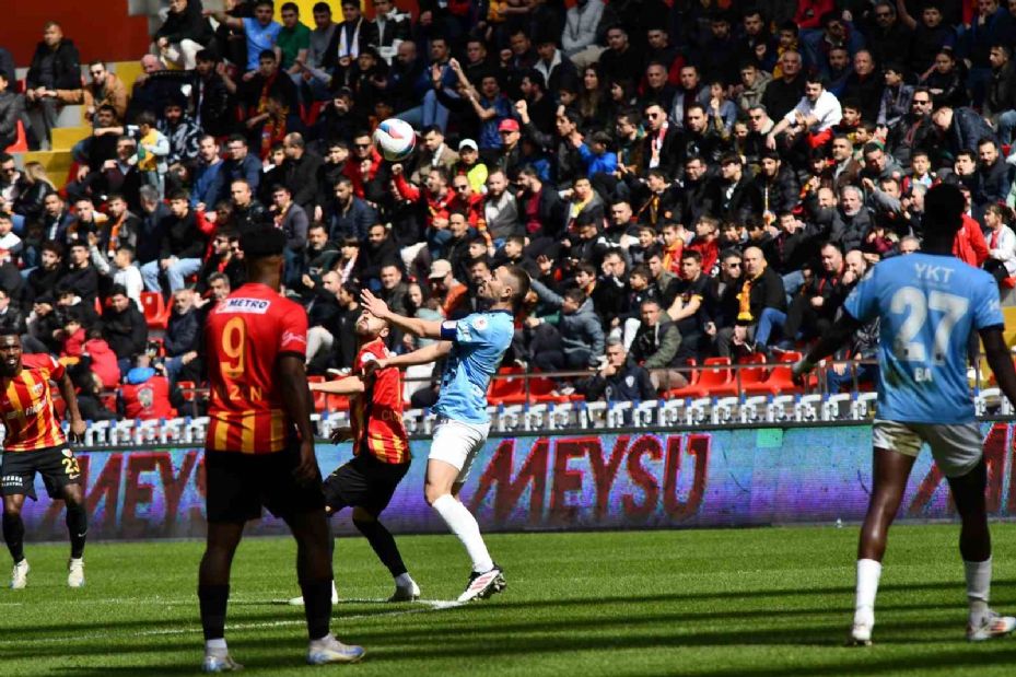 Trendyol Süper Lig: Kayserispor: 1 - Başakşehir: 0 (İlk yarı)