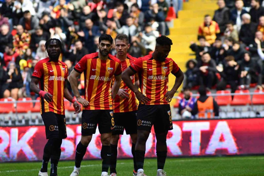 Trendyol Süper Lig: Kayserispor: 1 - Başakşehir: 0 (İlk yarı)