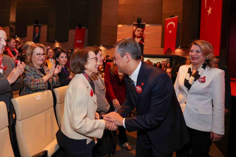 CHP lideri Özel: "Cumhurbaşkanı adayımızı 1 milyon 700 bin üyemizin sandık başına koşacağı bir hareketle seçeceğiz"