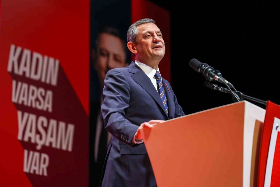 CHP lideri Özel: "Cumhurbaşkanı adayımızı 1 milyon 700 bin üyemizin sandık başına koşacağı bir hareketle seçeceğiz"