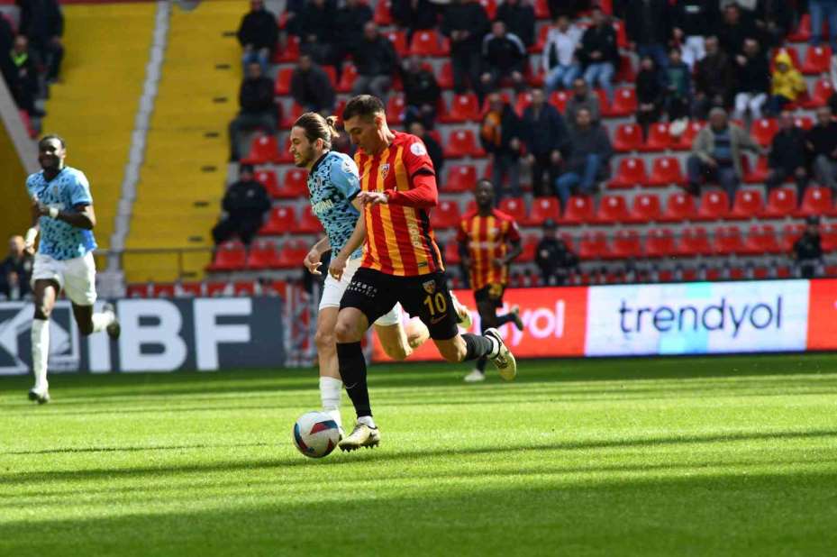 Trendyol Süper Lig: Kayserispor: 3 - Başakşehir: 1 (Maç sonucu)