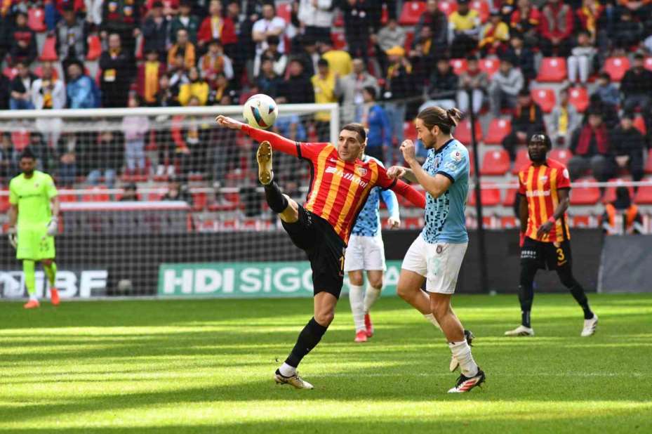 Trendyol Süper Lig: Kayserispor: 3 - Başakşehir: 1 (Maç sonucu)