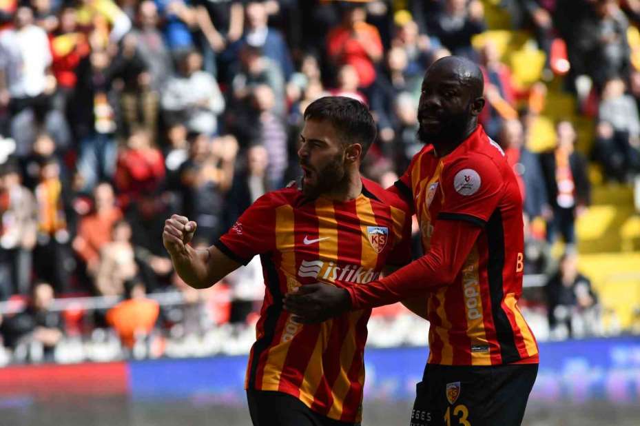 Trendyol Süper Lig: Kayserispor: 3 - Başakşehir: 1 (Maç sonucu)