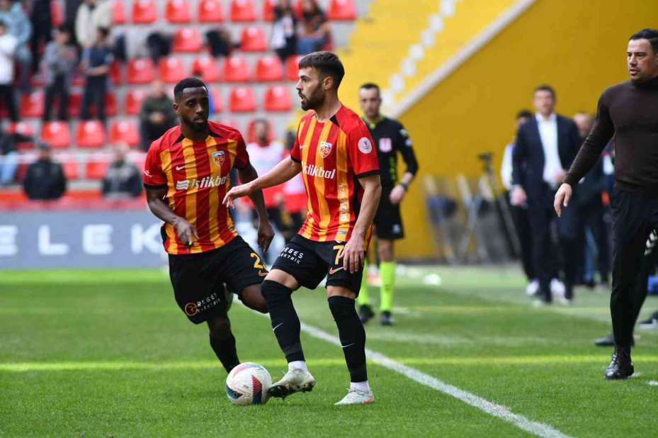 Trendyol Süper Lig: Kayserispor: 3 - Başakşehir: 1 (Maç sonucu)