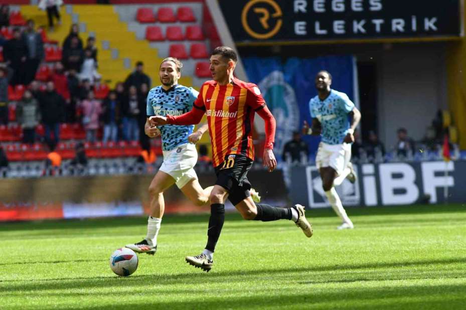 Trendyol Süper Lig: Kayserispor: 3 - Başakşehir: 1 (Maç sonucu)