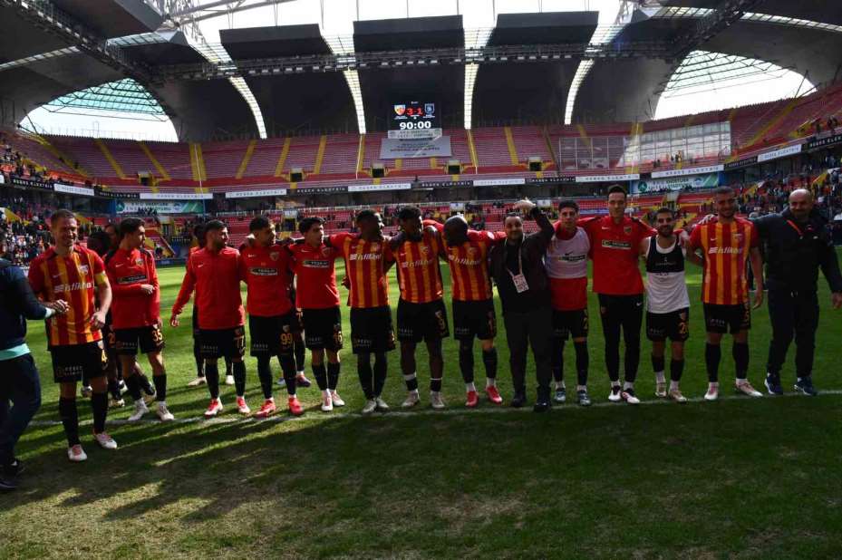 Trendyol Süper Lig: Kayserispor: 3 - Başakşehir: 1 (Maç sonucu)