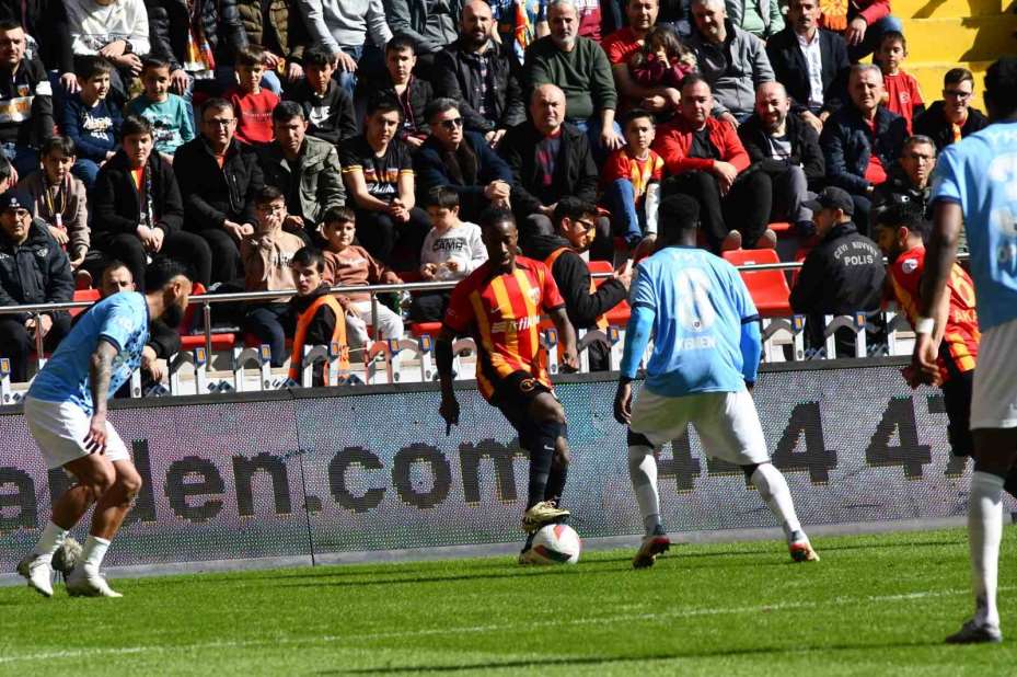 Trendyol Süper Lig: Kayserispor: 3 - Başakşehir: 1 (Maç sonucu)