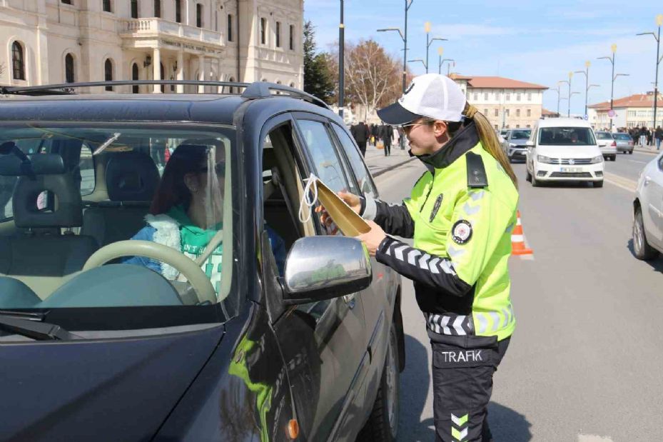 Polis tarafından durdurulunca ceza yediklerini sandılar, durum çok farlı çıktı