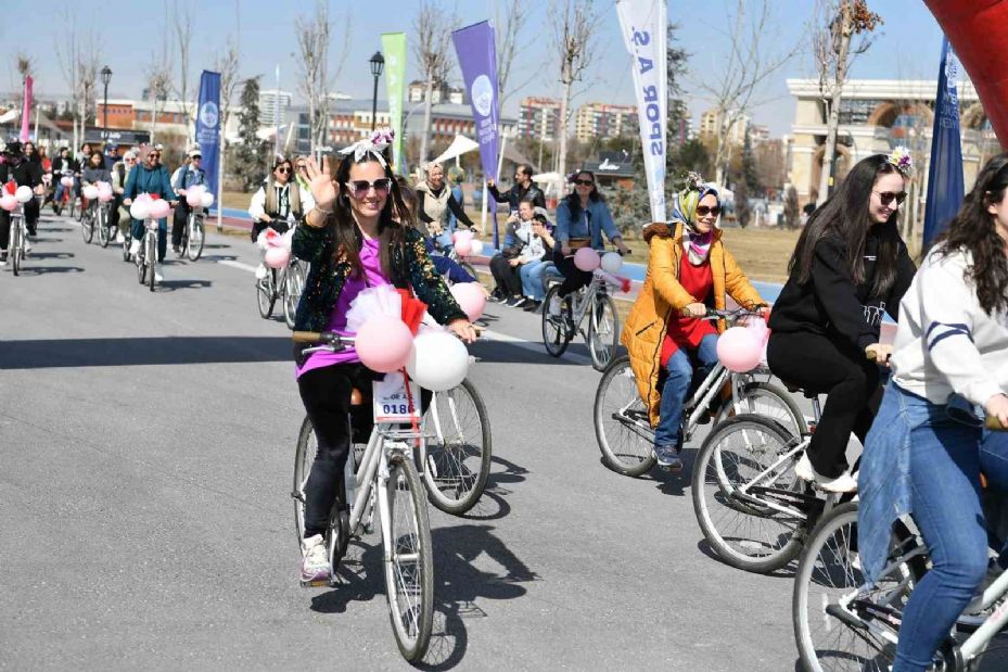 Büyükşehir’den 8 Mart Dünya Kadınlar Günü’ne özel bisiklet turu