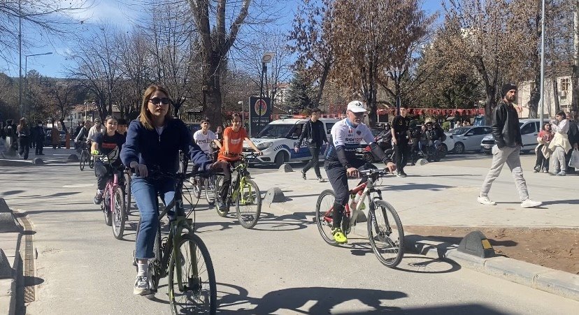 8 Mart Dünya Kadınlar Günü’nde farkındalık için pedal çevirdiler
