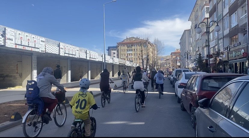 8 Mart Dünya Kadınlar Günü’nde farkındalık için pedal çevirdiler