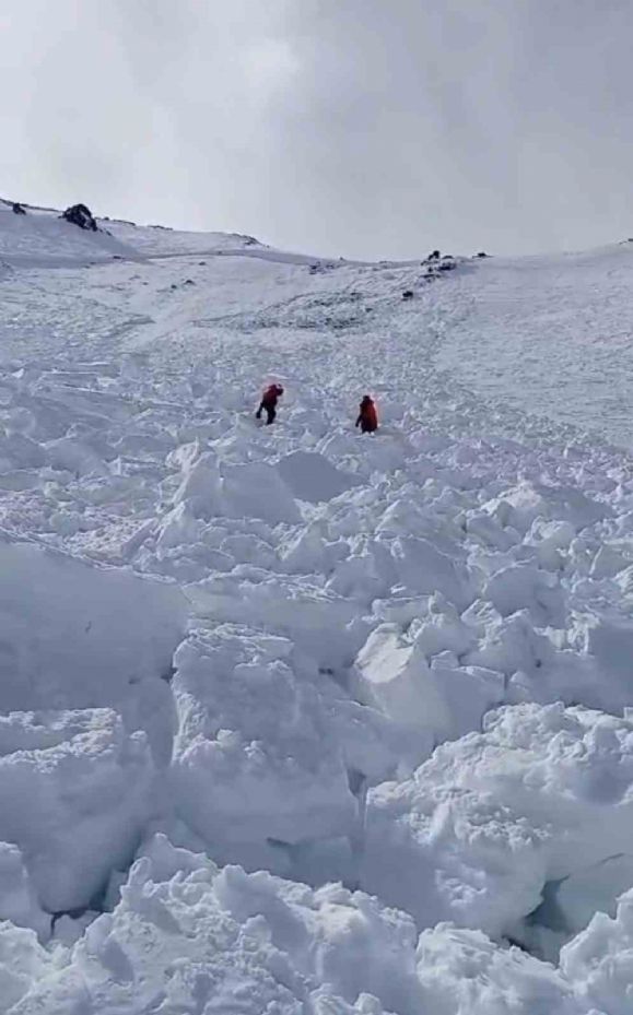 Erciyes’te çığ düşme anı kamerada