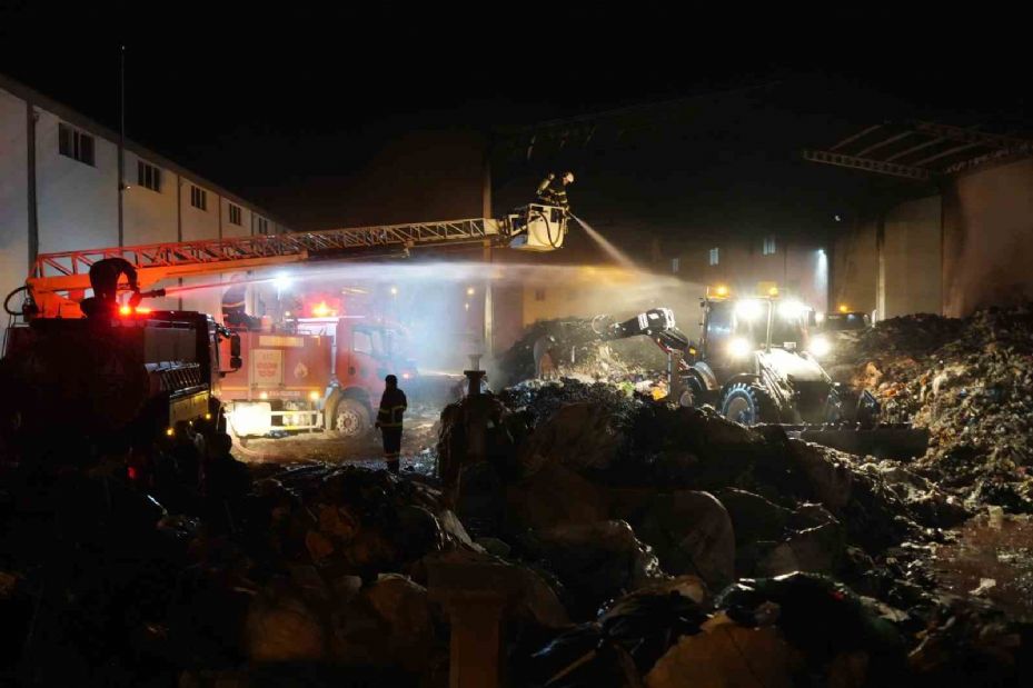 Niğde’de plastik geri dönüşüm tesisinde yangın