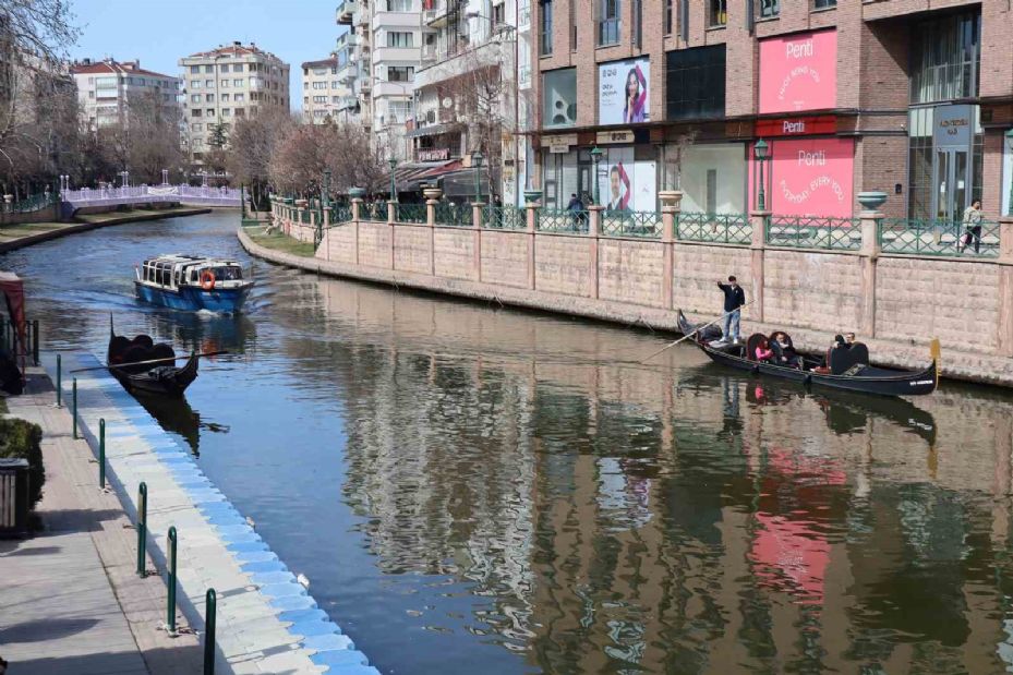 Eskişehir’de güzel hava gondollarda yoğunluk oluşturdu