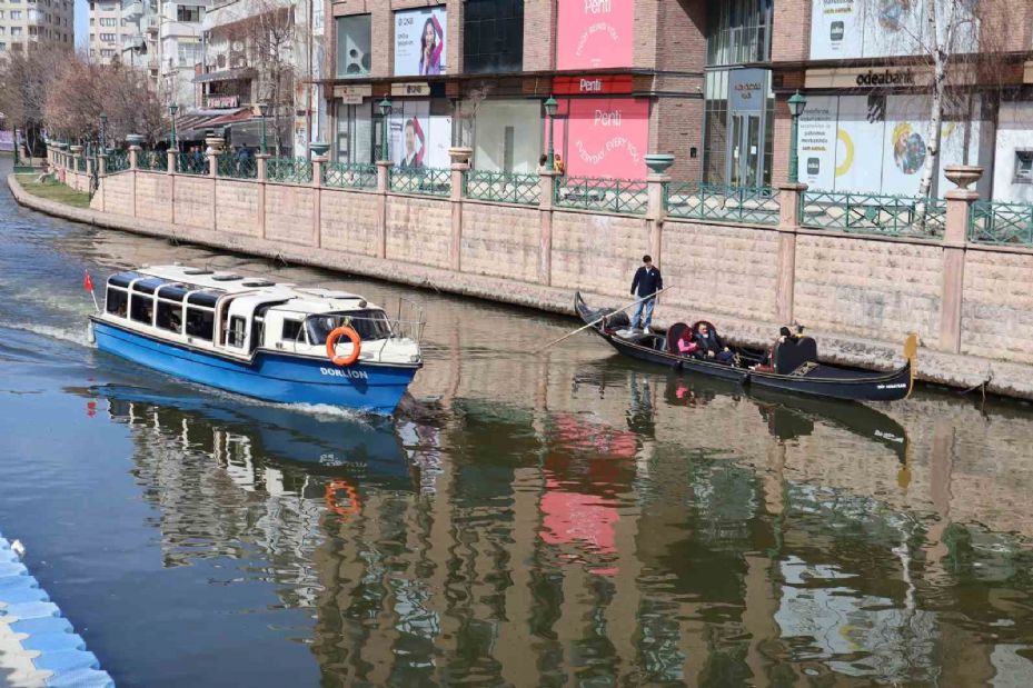 Eskişehir’de güzel hava gondollarda yoğunluk oluşturdu