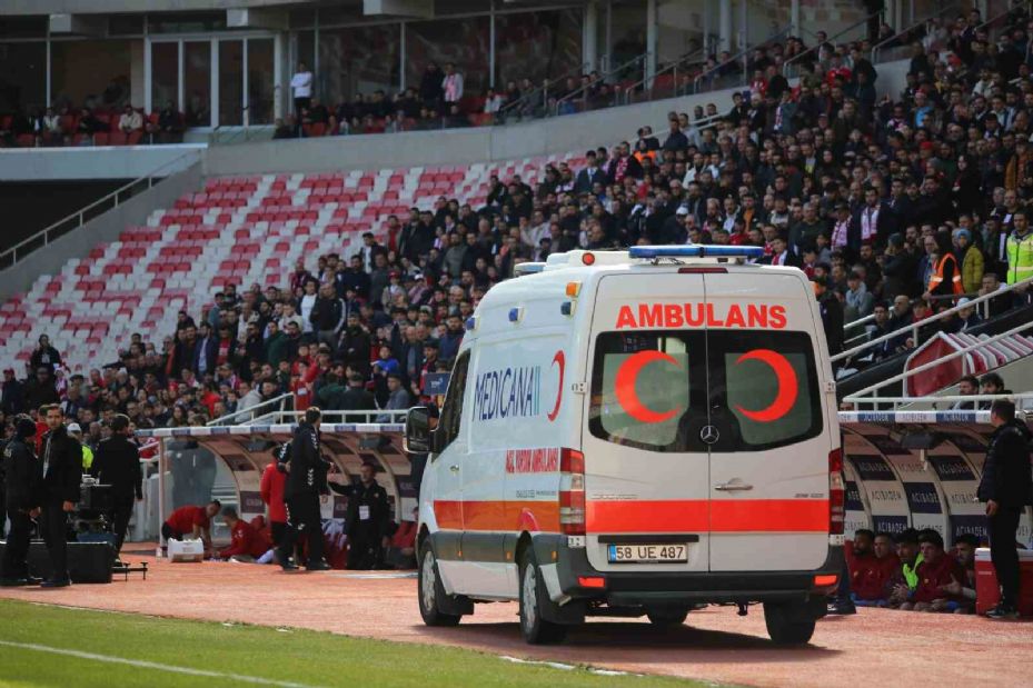 Sivasspor’da Rey Manaj sakatlandı!