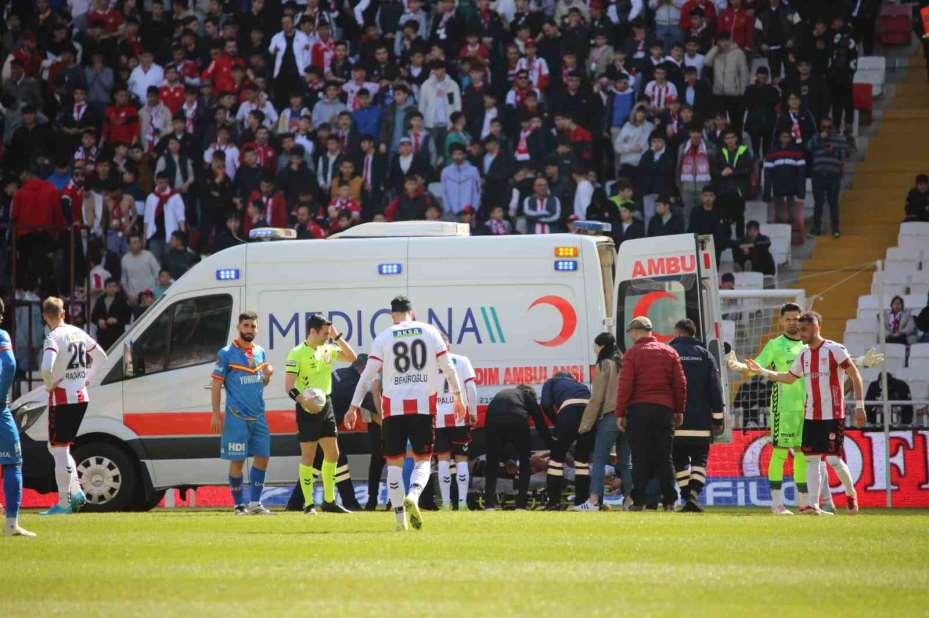 Sivasspor’da Manaj’ın ardından Simic de sakatlanarak hastaneye kaldırıldı