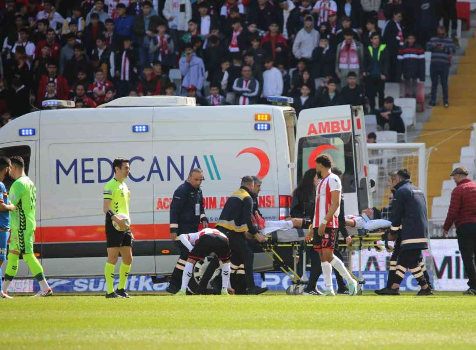 Sivasspor’da Manaj’ın ardından Simic de sakatlanarak hastaneye kaldırıldı