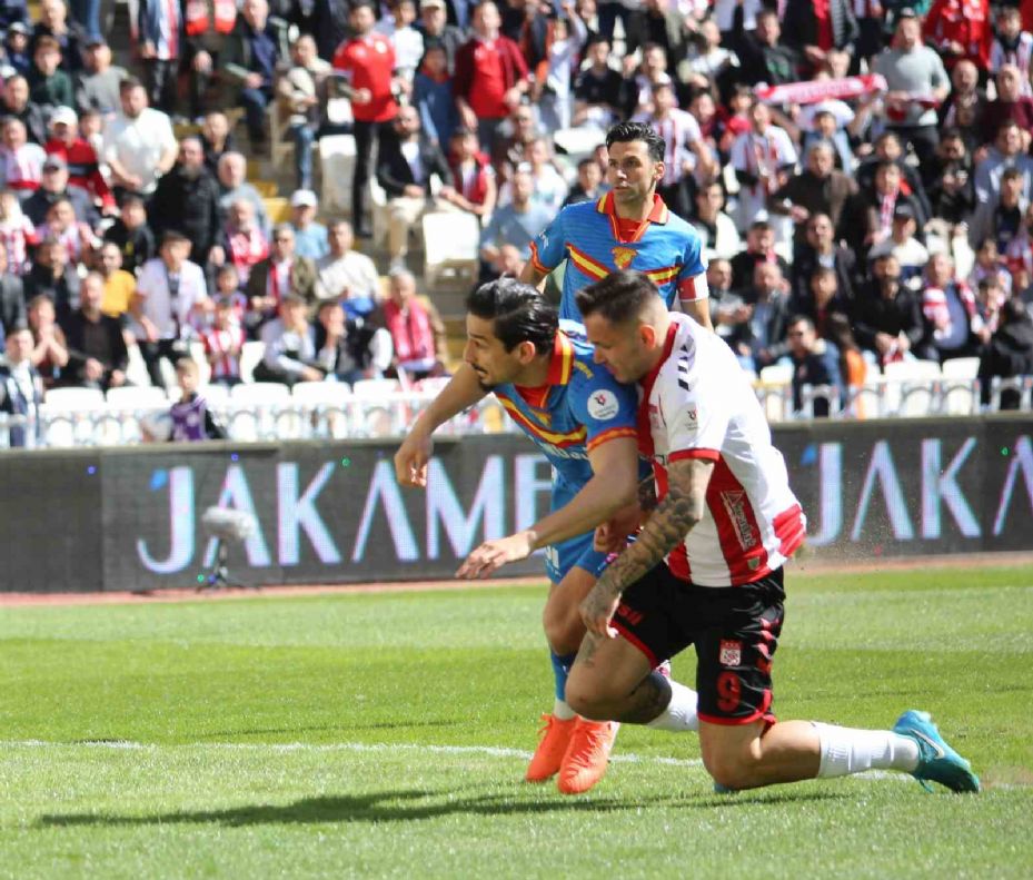 Trendyol Süper Lig: Sivasspor: 0 - Göztepe: 1  (İlk yarı)