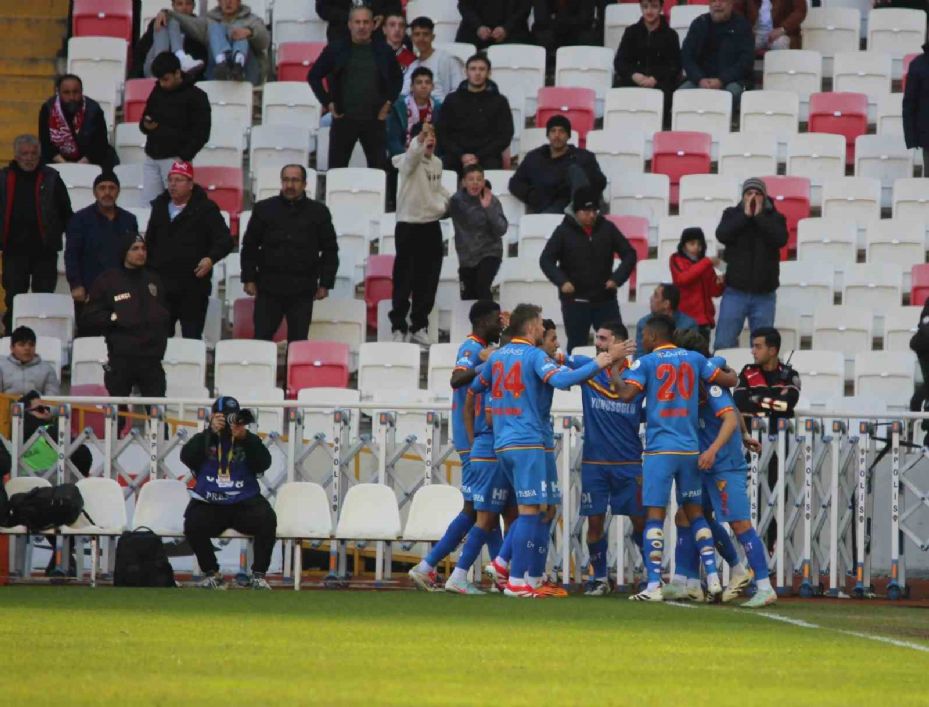 Trendyol Süper Lig: Sivasspor: 0 - Göztepe: 1  (İlk yarı)