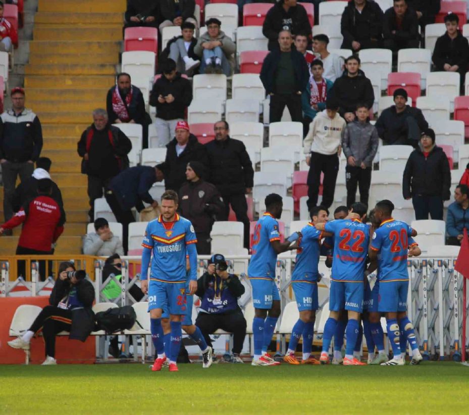 Trendyol Süper Lig: Sivasspor: 0 - Göztepe: 1  (İlk yarı)