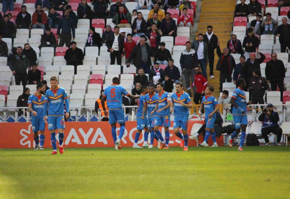 Trendyol Süper Lig: Sivasspor: 0 - Göztepe: 1  (İlk yarı)