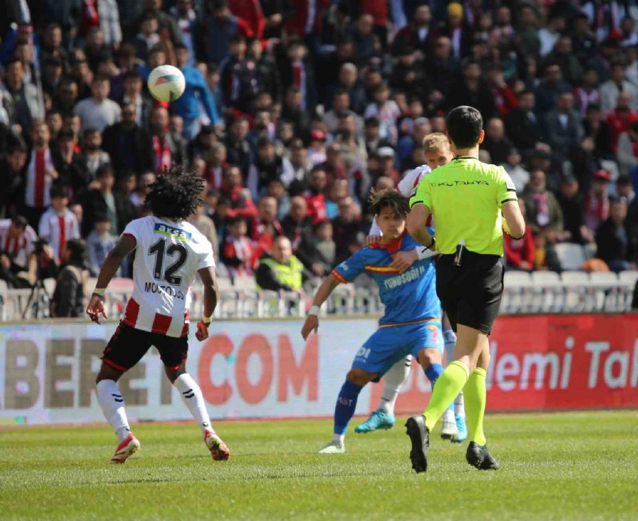 Trendyol Süper Lig: Sivasspor: 0 - Göztepe: 1  (İlk yarı)