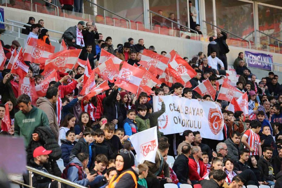 Sivassporlu taraftarlar, Göztepe maçına yoğun ilgi gösterdi