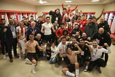 Sivasspor’dan galibiyet pozu