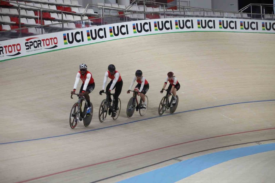 UCI Pist Bisikleti Uluslar Kupası’nda mücadele edecek bisikletçiler, Konya’da antrenmanlara başladı