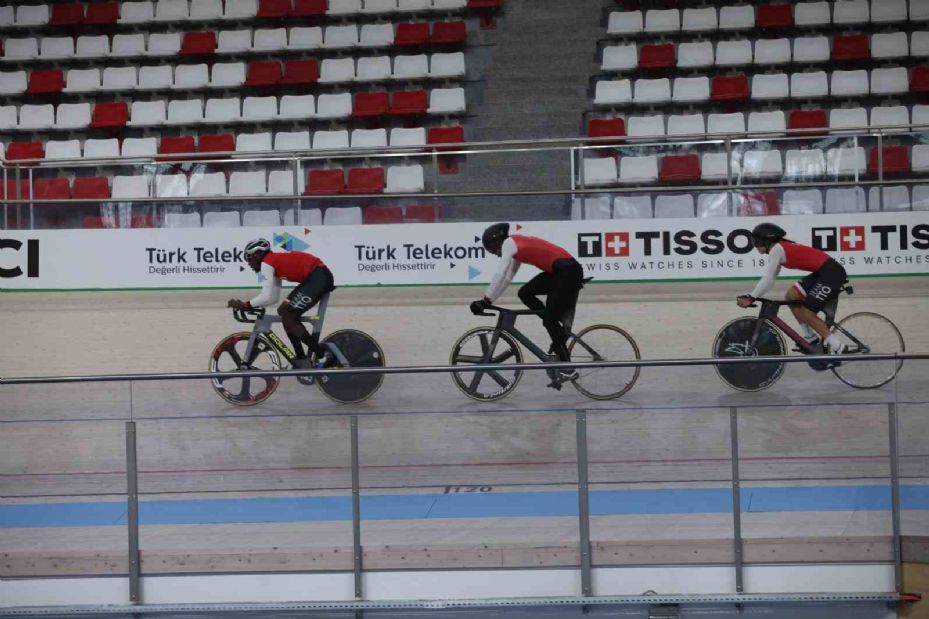 UCI Pist Bisikleti Uluslar Kupası’nda mücadele edecek bisikletçiler, Konya’da antrenmanlara başladı