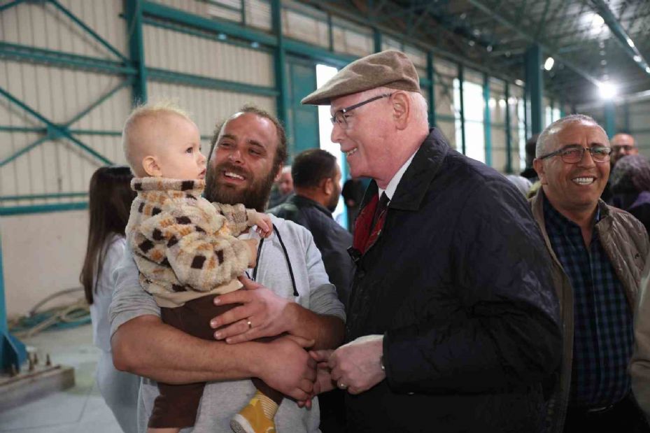 Başkan Kurt 75’inci Yıl Mahallesi’ndeki iftarda binlerce vatandaşla buluştu