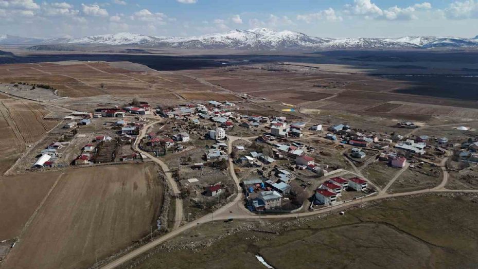 Sivas’ın ‘Leylekli köyü’, baharın müjdeleyicilerini bekliyor