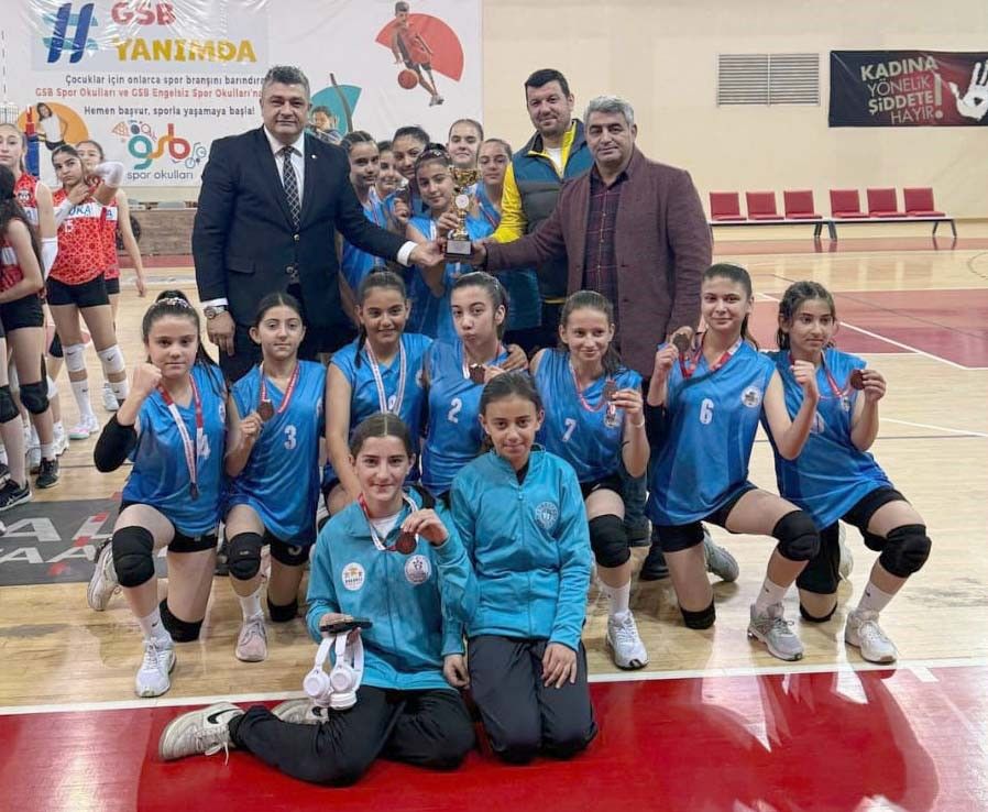 Kayseri Midi Kızlar Voleybol Ligi sona erdi