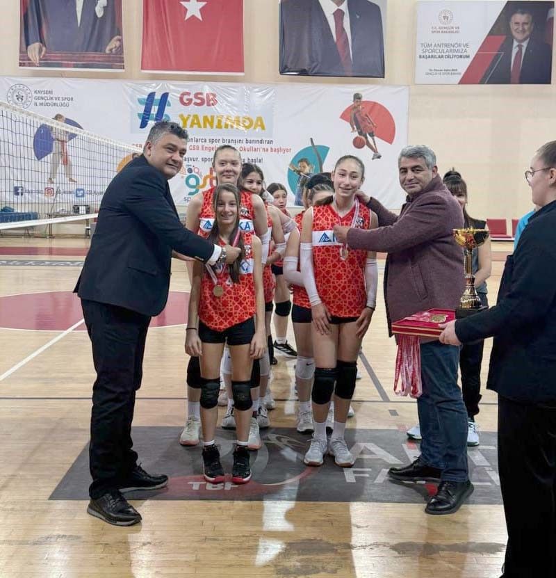 Kayseri Midi Kızlar Voleybol Ligi sona erdi